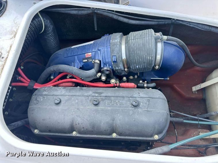 image for item LP9978 Yamaha Wave Runner SUV 1200  personal watercraft