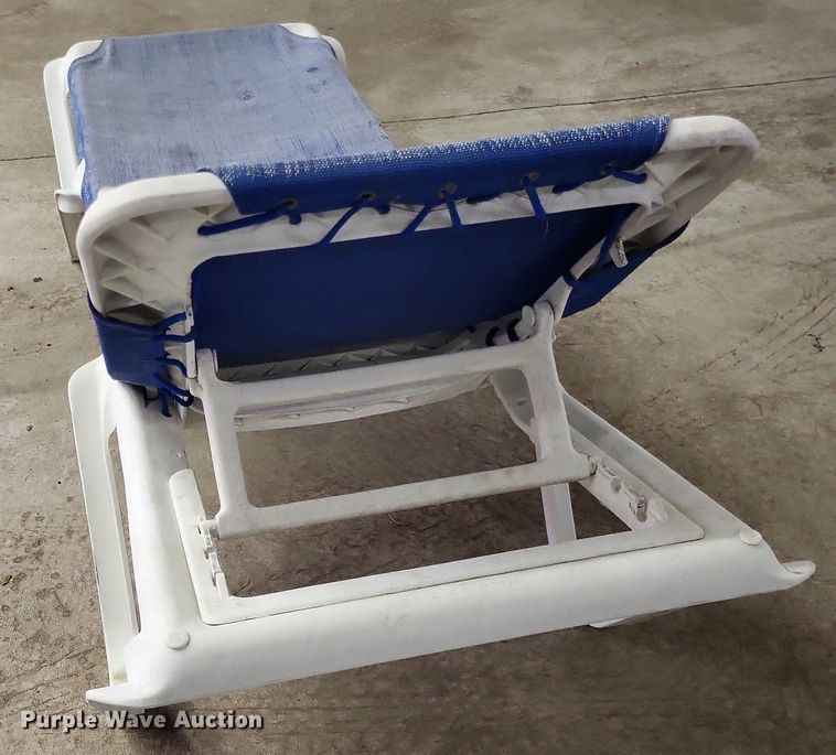 image for item LR9263 Approximately 120 pool lounge chairs