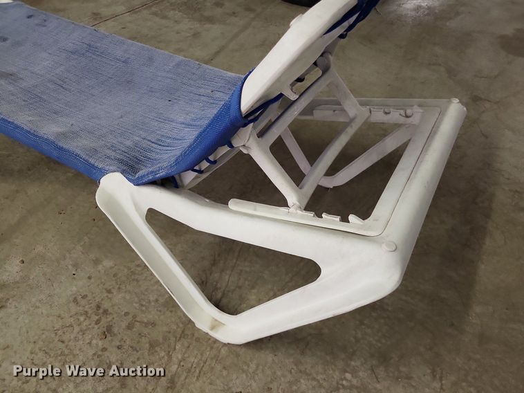 image for item LR9263 Approximately 120 pool lounge chairs