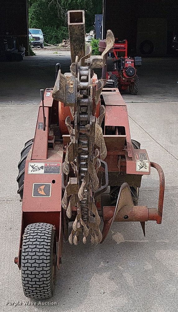 image for item LR9265 1988 Ditch Witch 1420  trencher