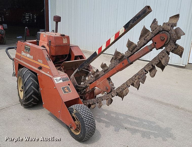 image for item LR9265 1988 Ditch Witch 1420  trencher