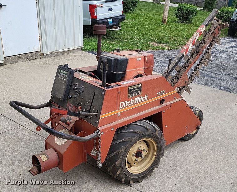 image for item LR9265 1988 Ditch Witch 1420  trencher