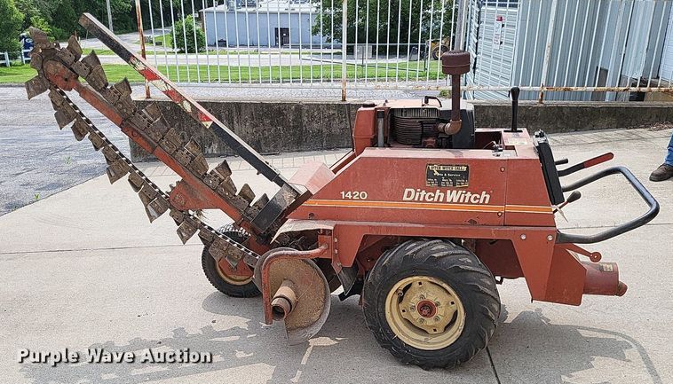image for item LR9265 1988 Ditch Witch 1420  trencher