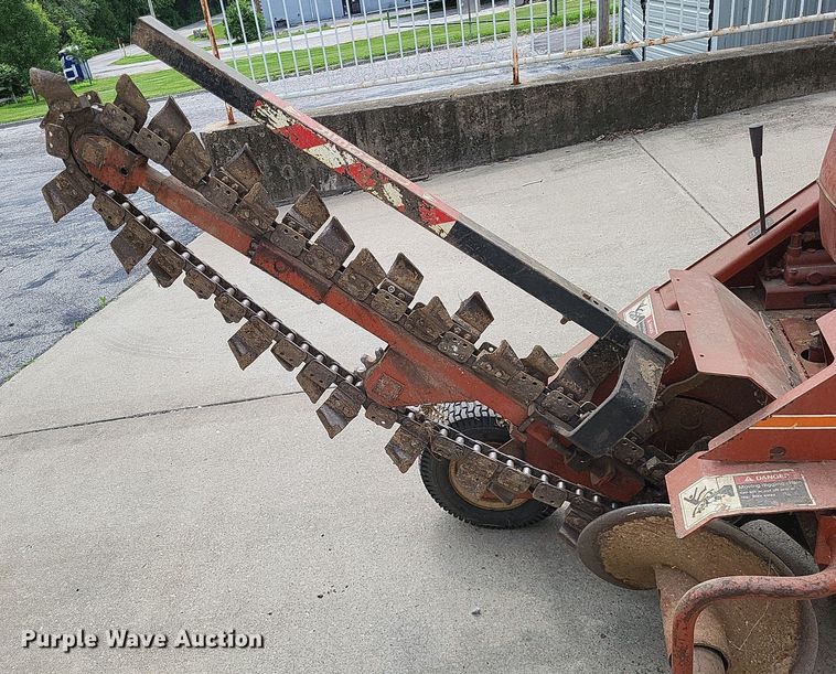 image for item LR9265 1988 Ditch Witch 1420  trencher