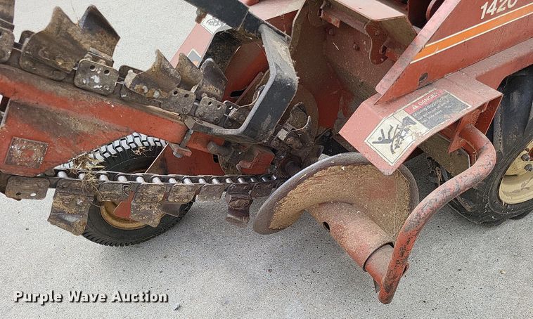 image for item LR9265 1988 Ditch Witch 1420  trencher