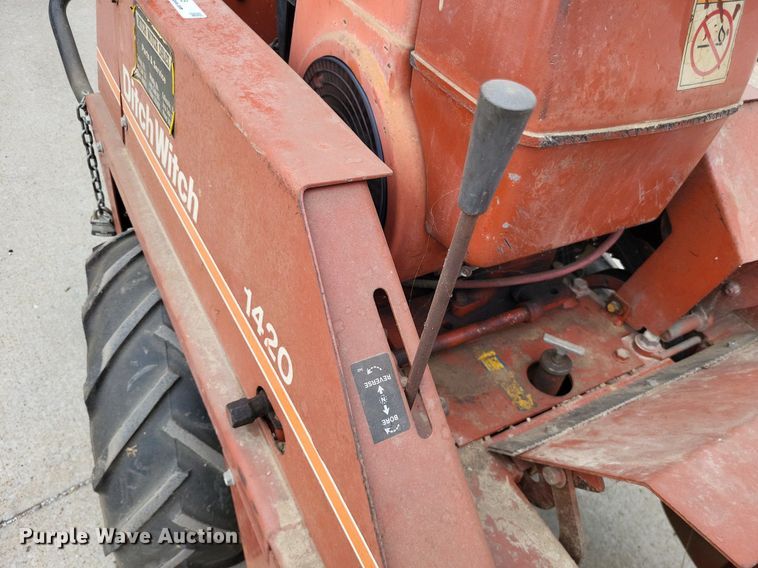 image for item LR9265 1988 Ditch Witch 1420  trencher