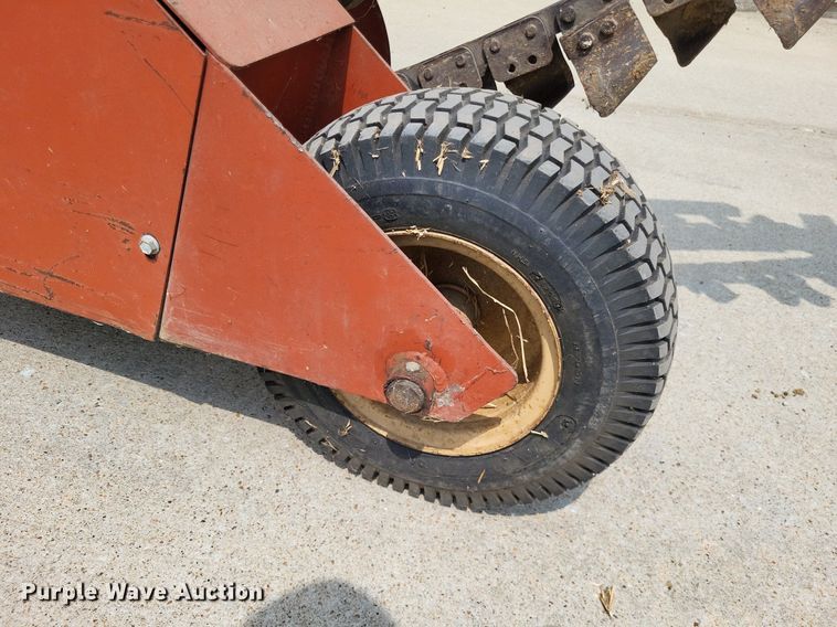 image for item LR9265 1988 Ditch Witch 1420  trencher