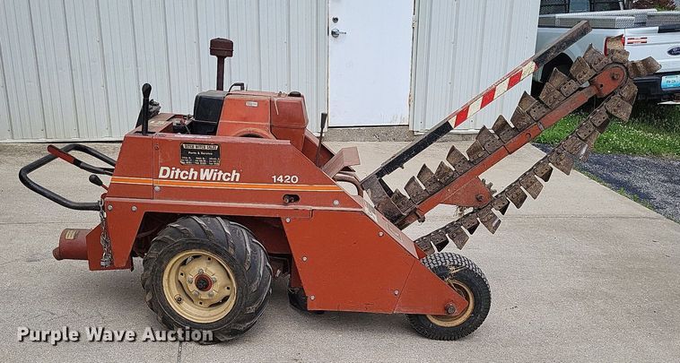 image for item LR9265 1988 Ditch Witch 1420  trencher