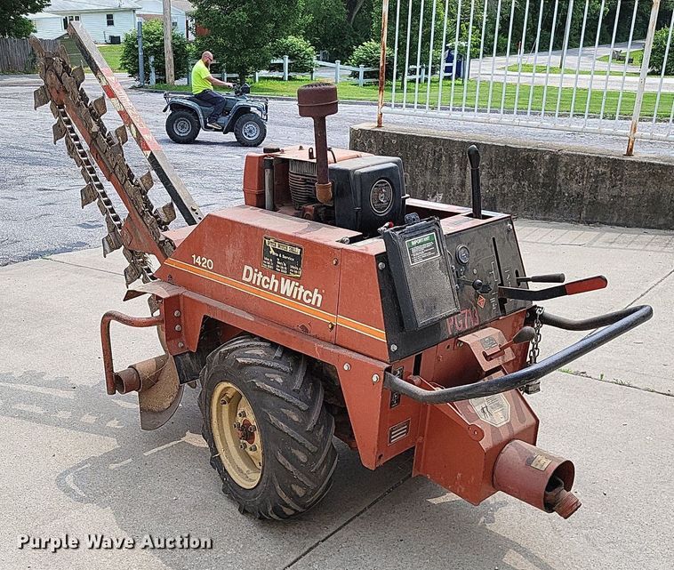 image for item LR9265 1988 Ditch Witch 1420  trencher