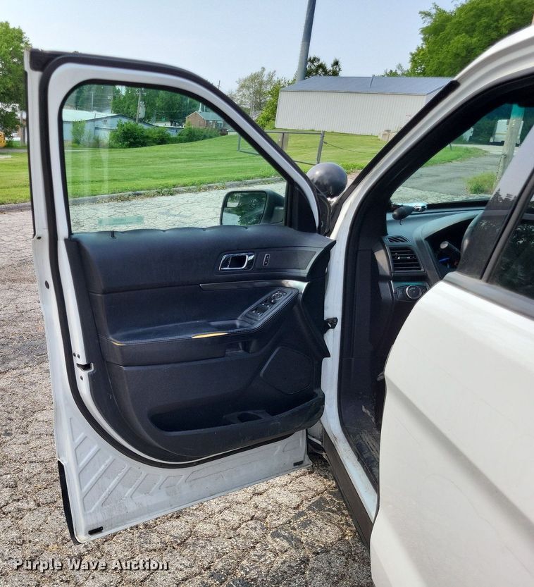 image for item LR9269 2016 Ford Explorer Police Interceptor  SUV