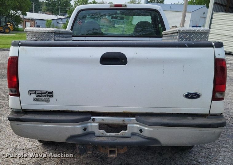 image for item LR9270 2002 Ford F250 Super Duty  pickup truck