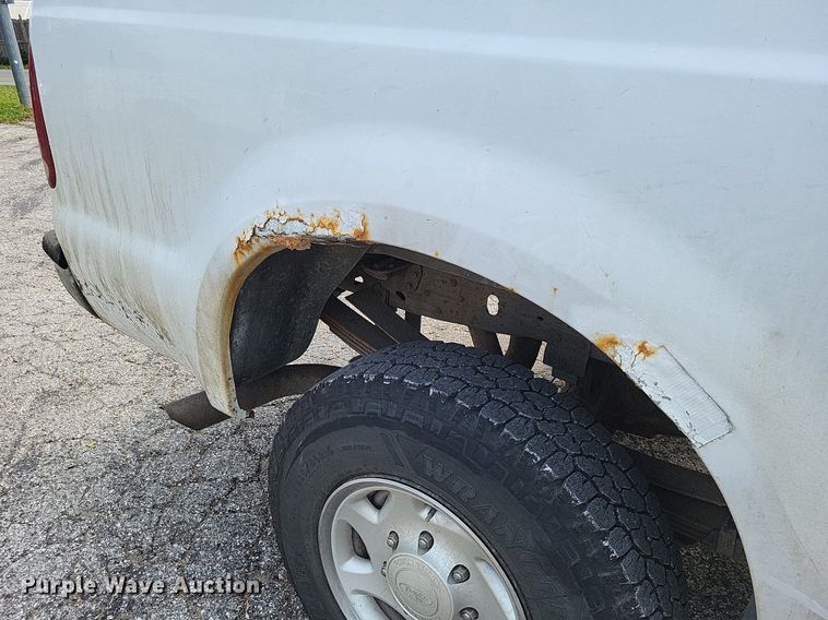 image for item LR9270 2002 Ford F250 Super Duty  pickup truck