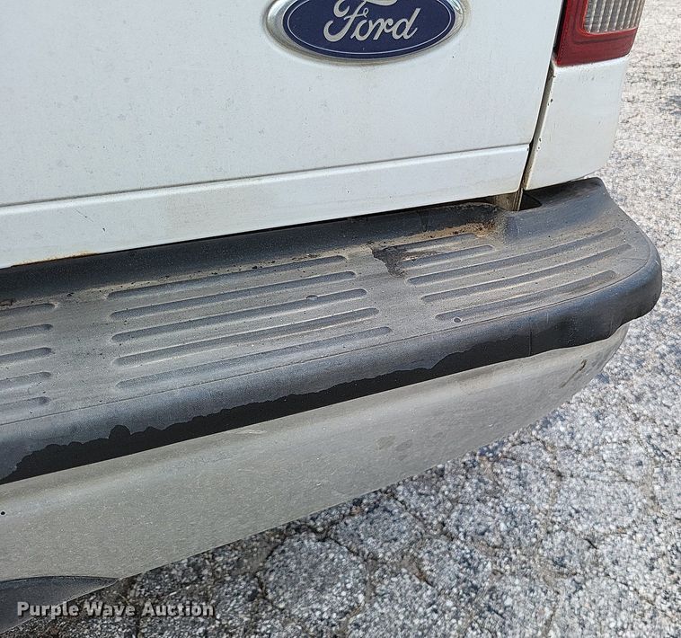 image for item LR9270 2002 Ford F250 Super Duty  pickup truck