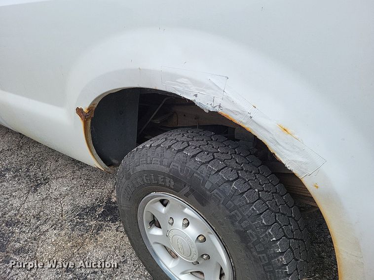 image for item LR9270 2002 Ford F250 Super Duty  pickup truck