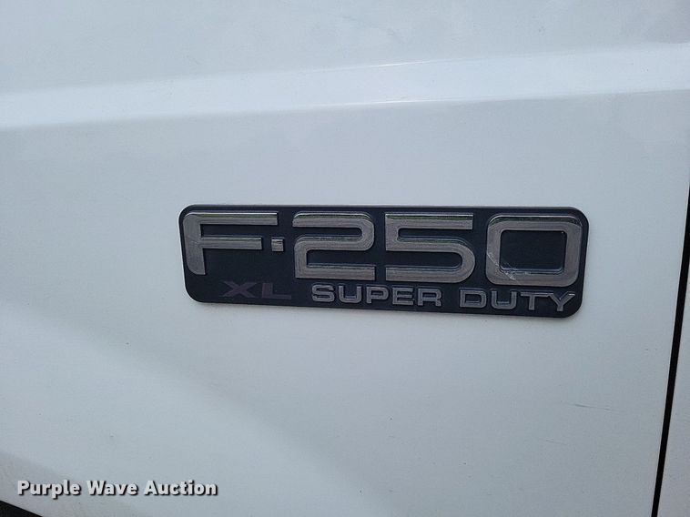 image for item LR9270 2002 Ford F250 Super Duty  pickup truck