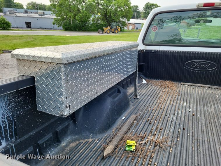 image for item LR9270 2002 Ford F250 Super Duty  pickup truck