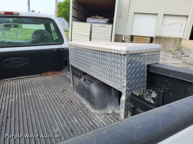 image for item LR9270 2002 Ford F250 Super Duty  pickup truck