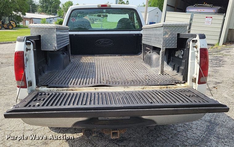 image for item LR9270 2002 Ford F250 Super Duty  pickup truck