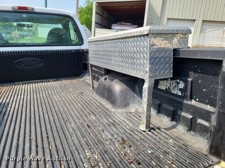 image for item LR9270 2002 Ford F250 Super Duty  pickup truck
