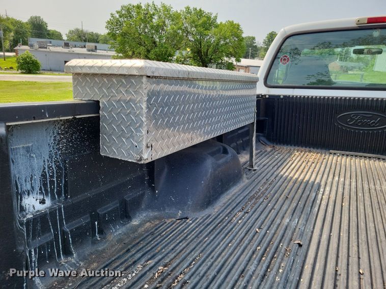 image for item LR9270 2002 Ford F250 Super Duty  pickup truck