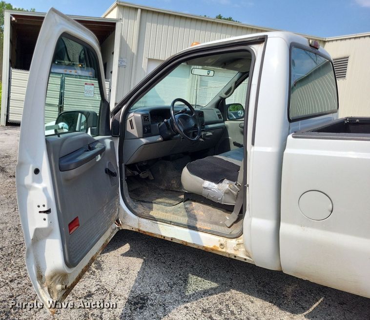 image for item LR9270 2002 Ford F250 Super Duty  pickup truck