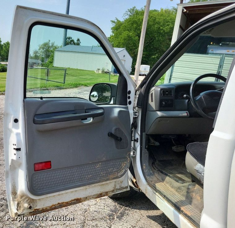 image for item LR9270 2002 Ford F250 Super Duty  pickup truck