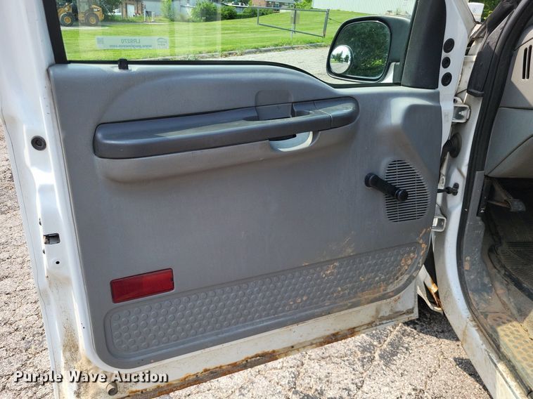 image for item LR9270 2002 Ford F250 Super Duty  pickup truck