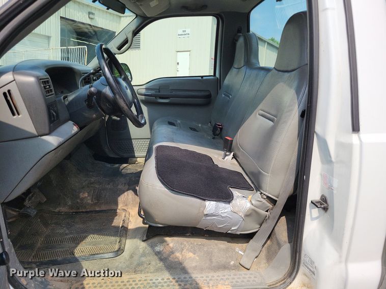 image for item LR9270 2002 Ford F250 Super Duty  pickup truck