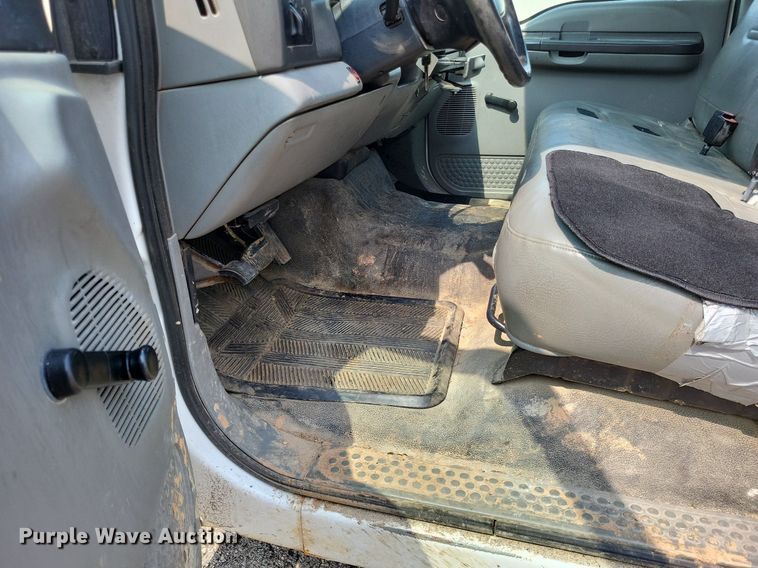 image for item LR9270 2002 Ford F250 Super Duty  pickup truck