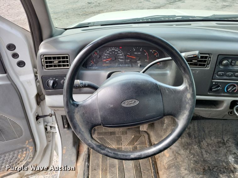 image for item LR9270 2002 Ford F250 Super Duty  pickup truck