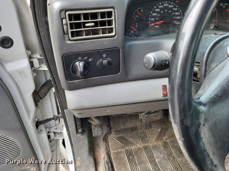 image for item LR9270 2002 Ford F250 Super Duty  pickup truck