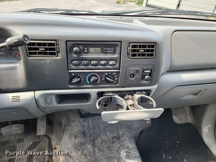 image for item LR9270 2002 Ford F250 Super Duty  pickup truck