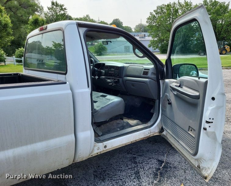 image for item LR9270 2002 Ford F250 Super Duty  pickup truck