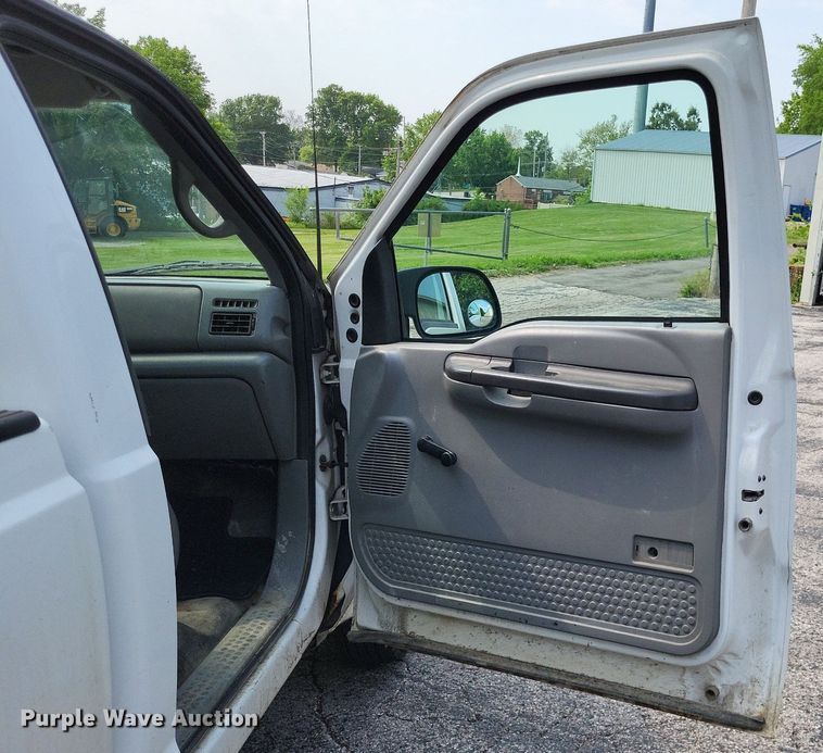 image for item LR9270 2002 Ford F250 Super Duty  pickup truck