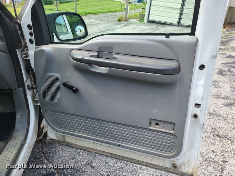 image for item LR9270 2002 Ford F250 Super Duty  pickup truck