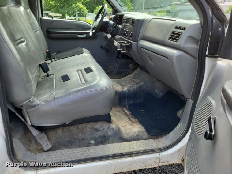 image for item LR9270 2002 Ford F250 Super Duty  pickup truck