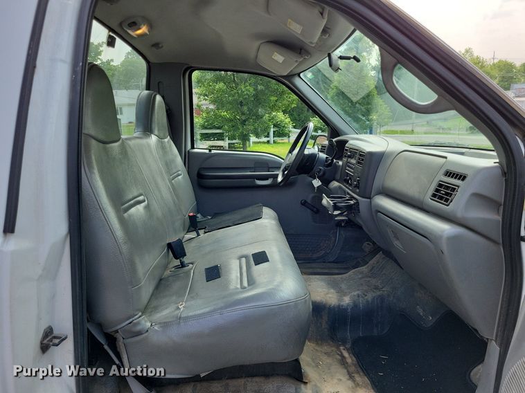 image for item LR9270 2002 Ford F250 Super Duty  pickup truck