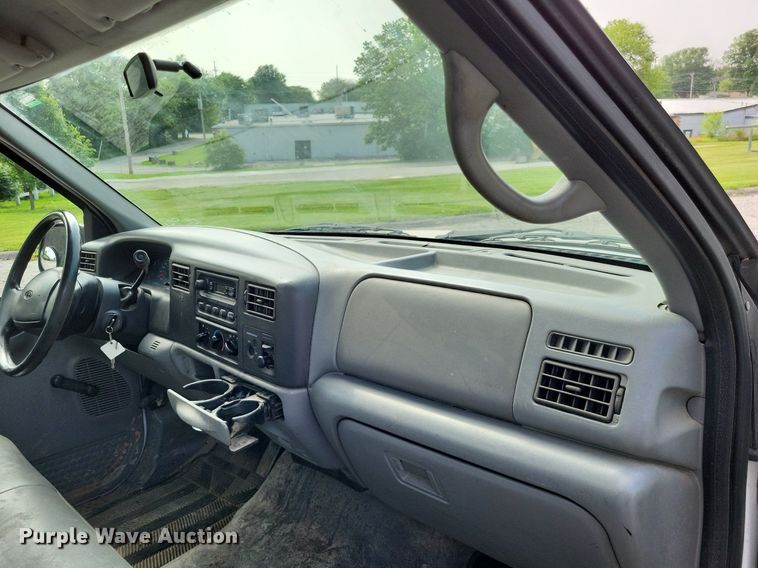 image for item LR9270 2002 Ford F250 Super Duty  pickup truck