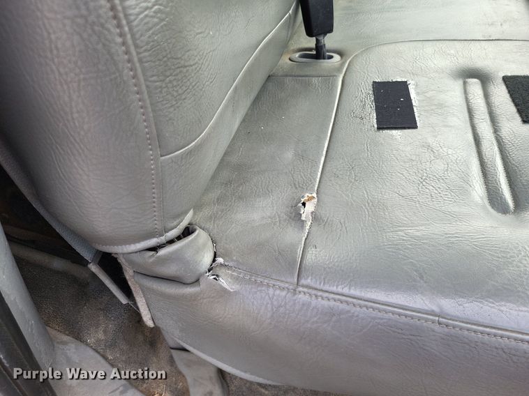 image for item LR9270 2002 Ford F250 Super Duty  pickup truck