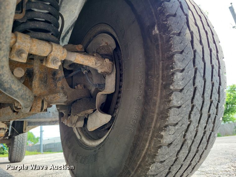 image for item LR9270 2002 Ford F250 Super Duty  pickup truck