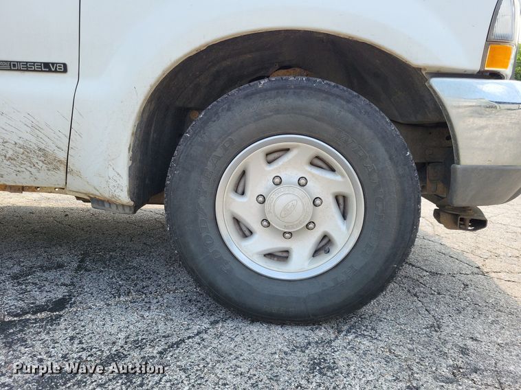 image for item LR9270 2002 Ford F250 Super Duty  pickup truck