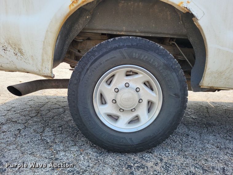 image for item LR9270 2002 Ford F250 Super Duty  pickup truck