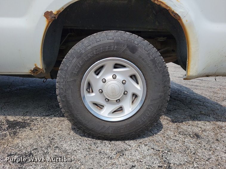 image for item LR9270 2002 Ford F250 Super Duty  pickup truck