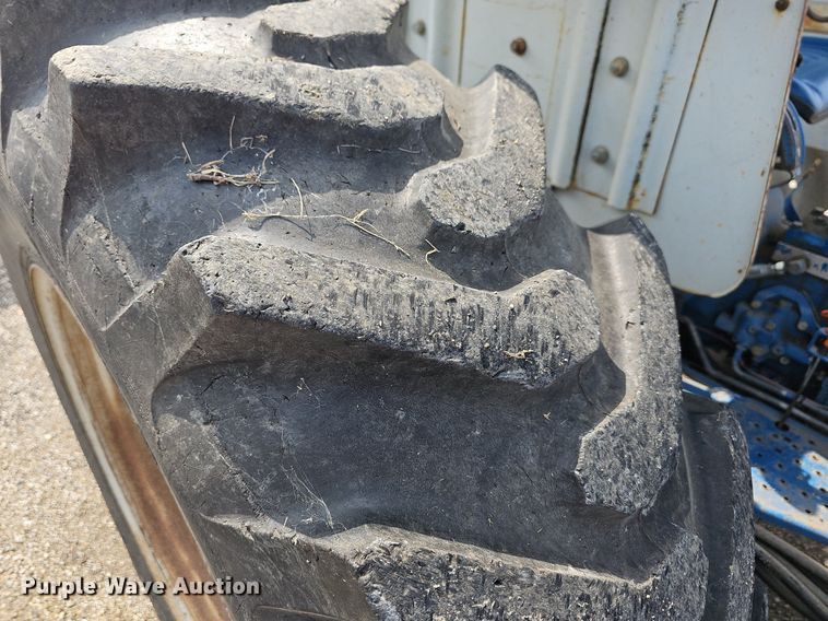 image for item LW9637 1994 Ford 4630  MFWD tractor