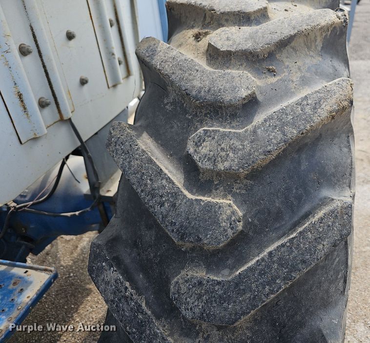 image for item LW9637 1994 Ford 4630  MFWD tractor