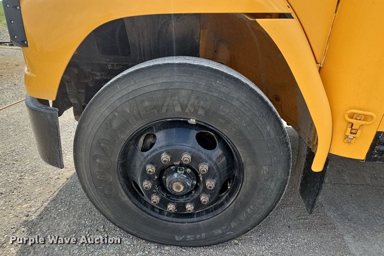 image for item LW9650 2005 Thomas  school bus