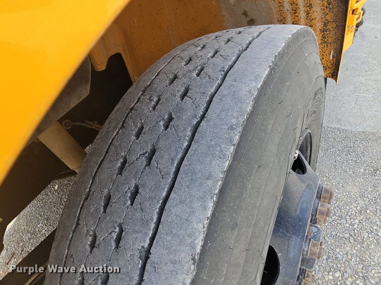 image for item LW9650 2005 Thomas  school bus