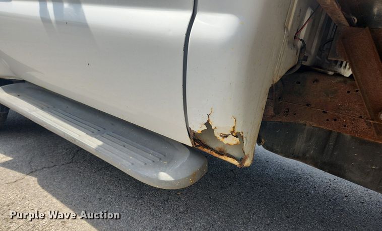 image for item LX9624 2003 Ford F350 Super Duty XL  flatbed pickup truck