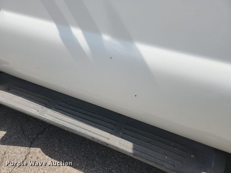 image for item LX9624 2003 Ford F350 Super Duty XL  flatbed pickup truck