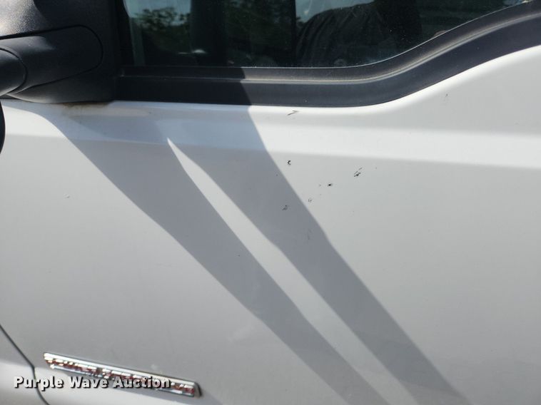 image for item LX9624 2003 Ford F350 Super Duty XL  flatbed pickup truck